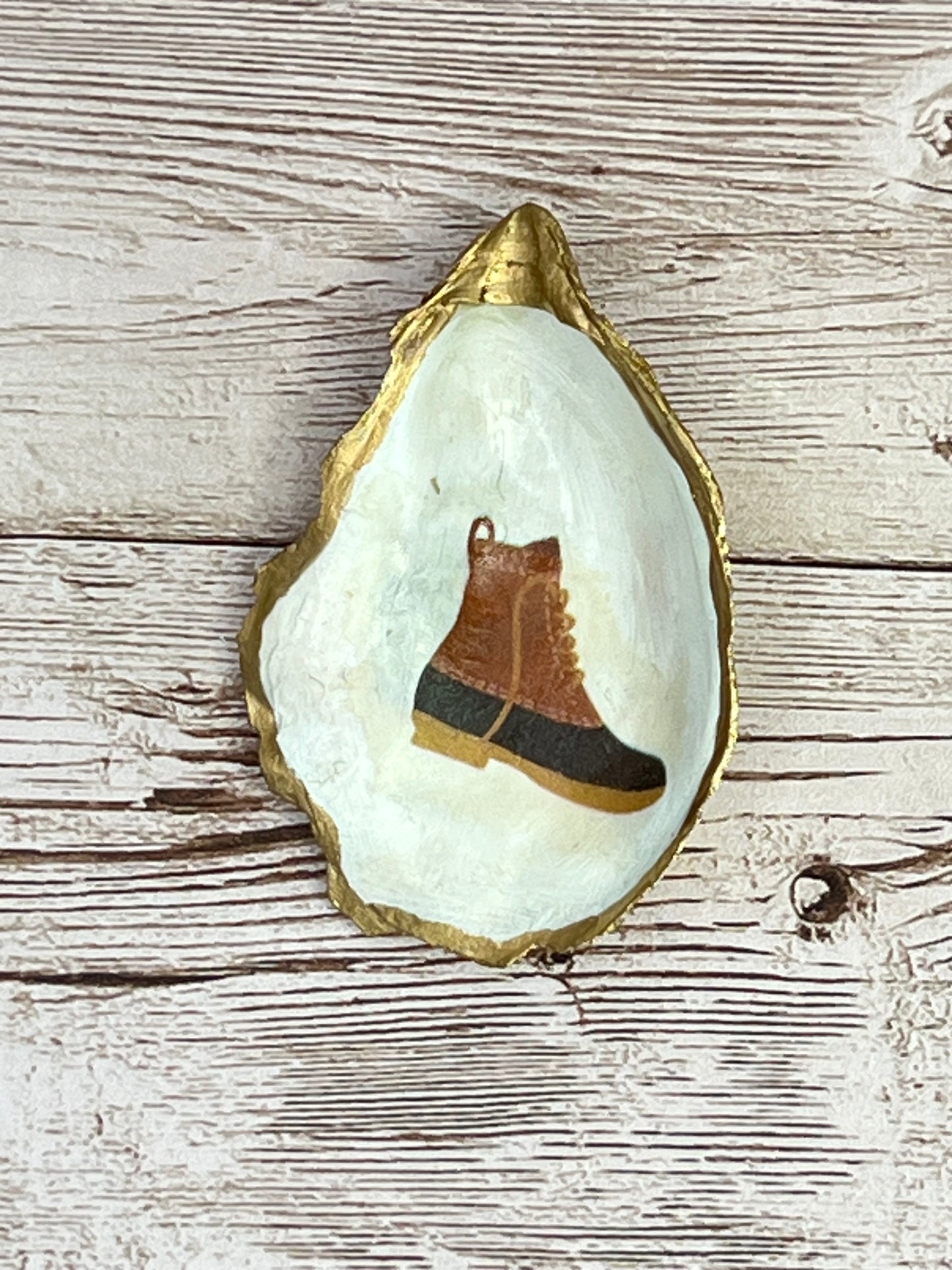 Small Oyster Shell Ring Dish with Bean Boot