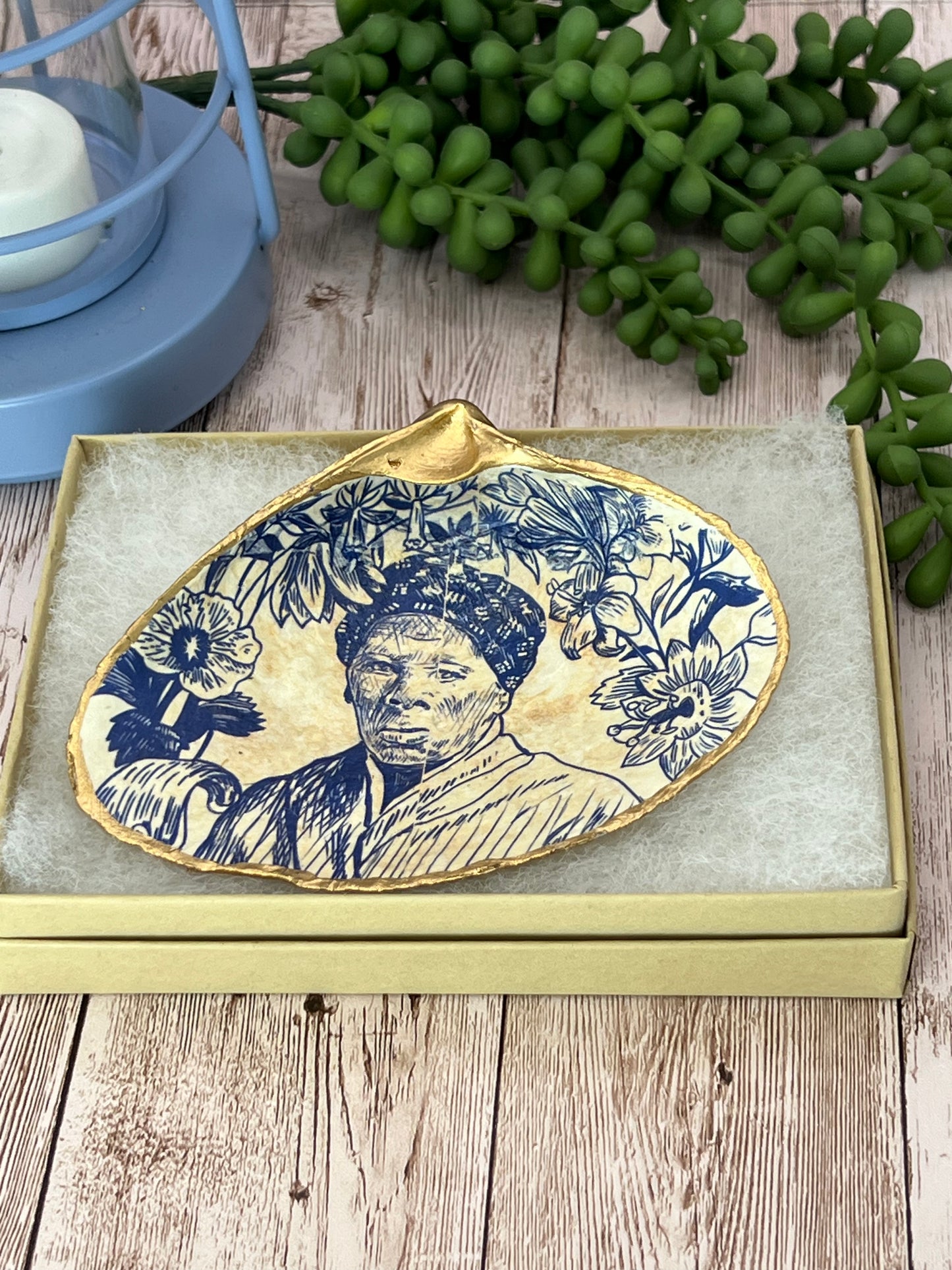 Large Clam Shell Ring Dish with Harriet Tubman