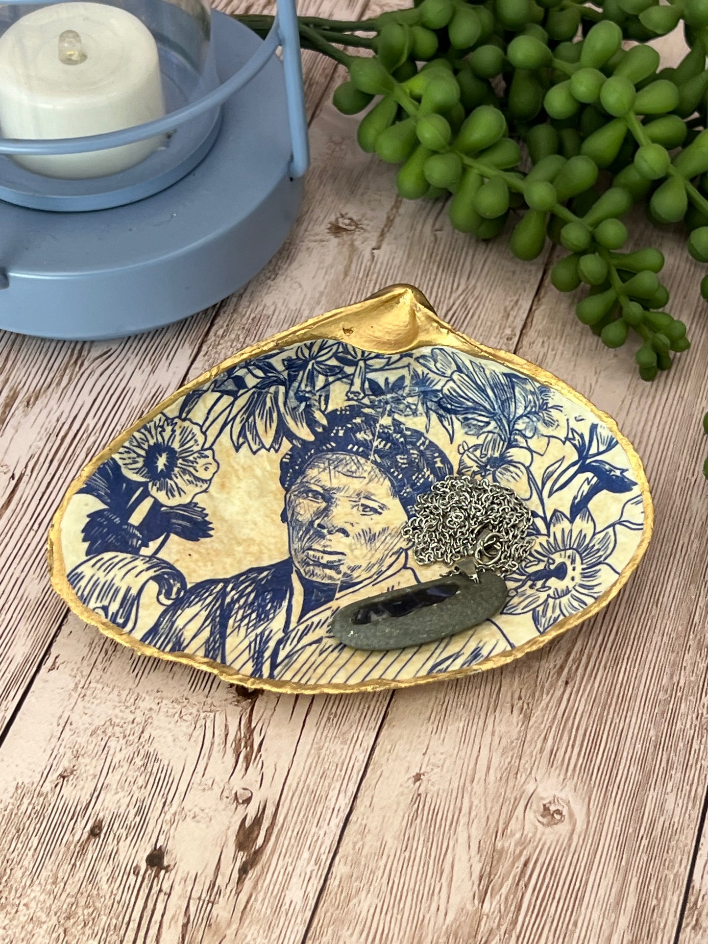 Large Clam Shell Ring Dish with Harriet Tubman