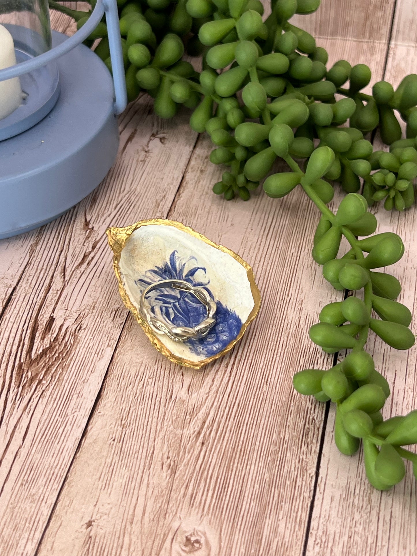 Mini Oyster Shell Ring Dish with Pinapple